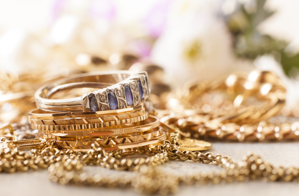 how-to-clean-gold-jewelry