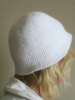 how-to-clean-a-white-hat